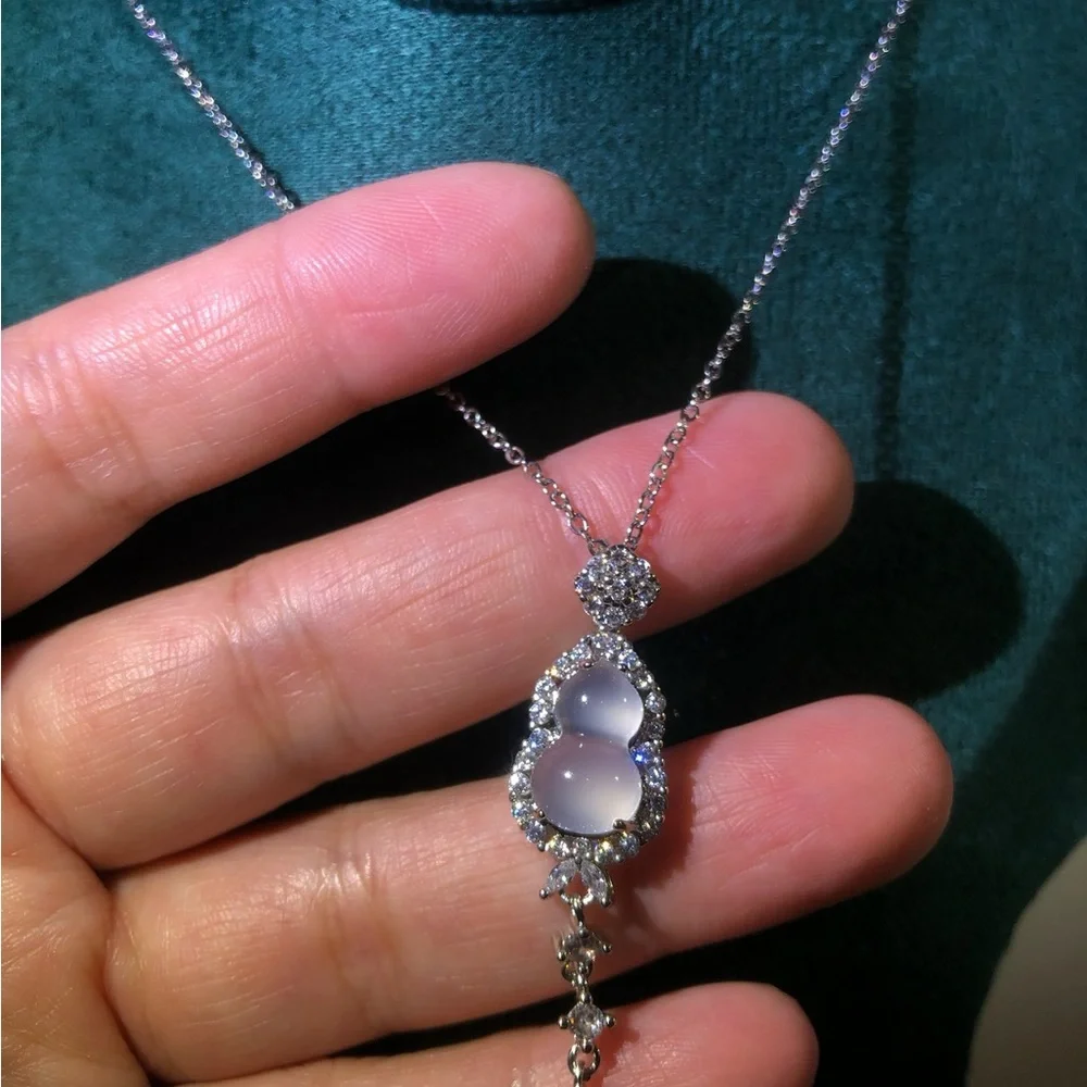 Elegant Silver Pendant Necklace - Picture 4 of 6